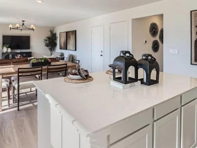 2992 E 152nd Circle