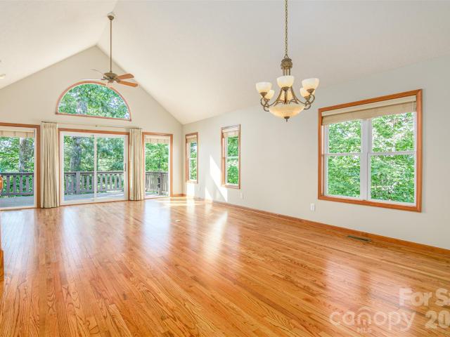 299 Carriage Summitt Way