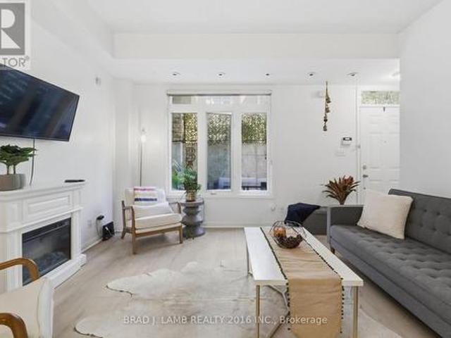 29 80 Carr Street, Toronto, ON, M5T 1B7 townhouse for sale | Listing ID C13603 | Royal LePage