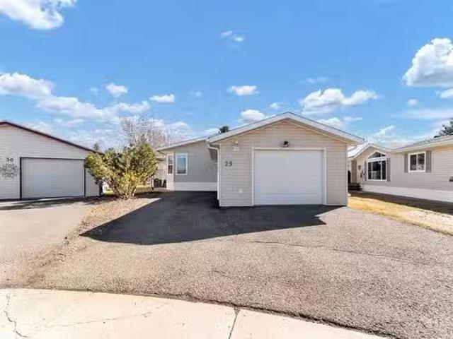 29 1600 Strachan Road Se, Medicine Hat, AB, T1B 4M3 house fo.