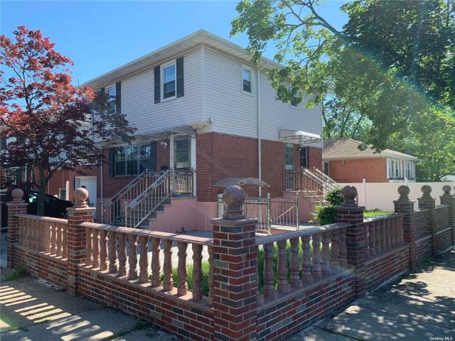 29 30 143rd St, 3 beds, 2 full baths