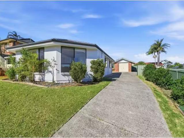 29 Treeview Way, Port Macquarie House for rent Listed by Yola.