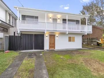 29 Windsor Road, Berkeley Vale House for rent Listed by Lynne.