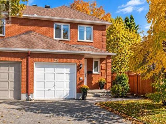 29 Woodbury Crescent, Ottawa, ON, K1G 5C9 house for sale | Listing ID X14107 | Royal LePage