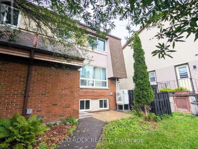 29 Woodvale Green Drive #B Ottawa, ON K2G4H3