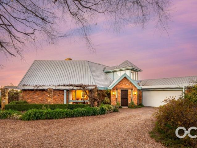 29 Acres | Panoramic Views | Stunning Residence | Only 6 Minutes to the CBD | Outstanding Future Potential