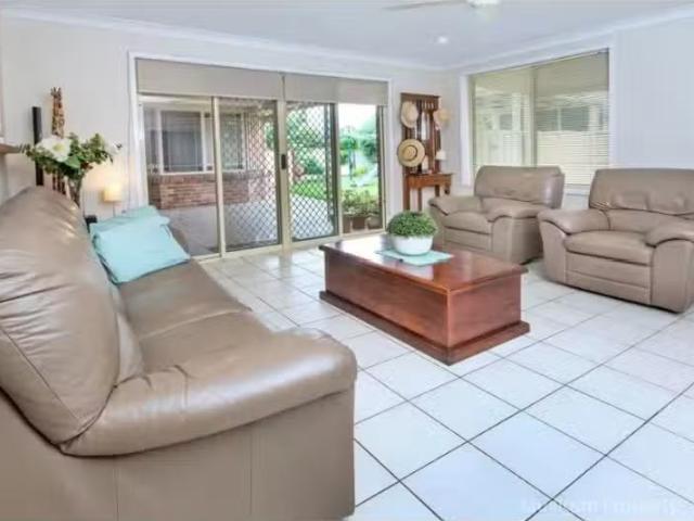 2/9 Angophora Drive, Warabrook Townhouse for rent Listed by T.