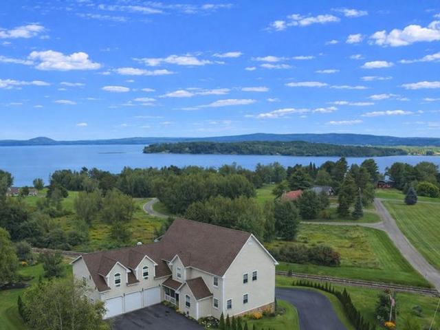 29 Campbell Rd, Newport City, VT 05855