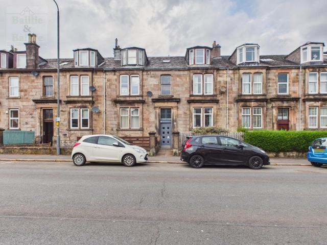 29 Cardwell Road, Flat 1/1, Gourock. 2 bed flat to rent £725 pcm £167 pw