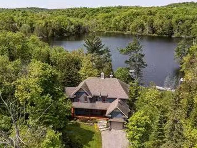 29 Ch. Des Mésanges, Sainte Anne Des Lacs, QC, J0R 1B0 Luxur.