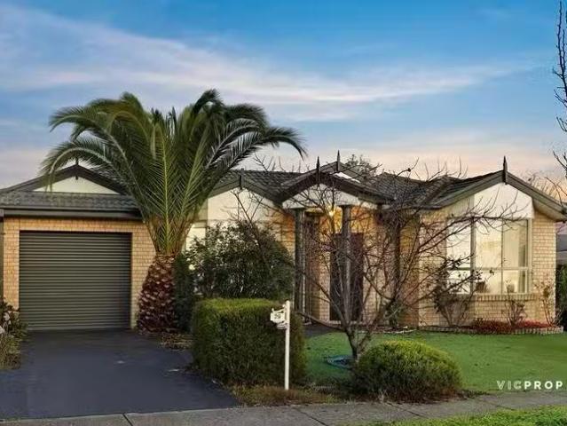 29 Dolphin Crescent, Point Cook, VIC 3030