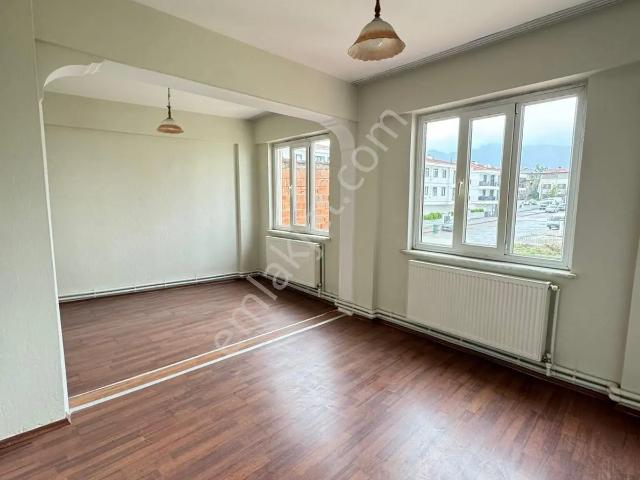 29 Ekim Bulvarı Yakını 2+1 Arakat Balkonlu Kat Mülkiyetli Daire