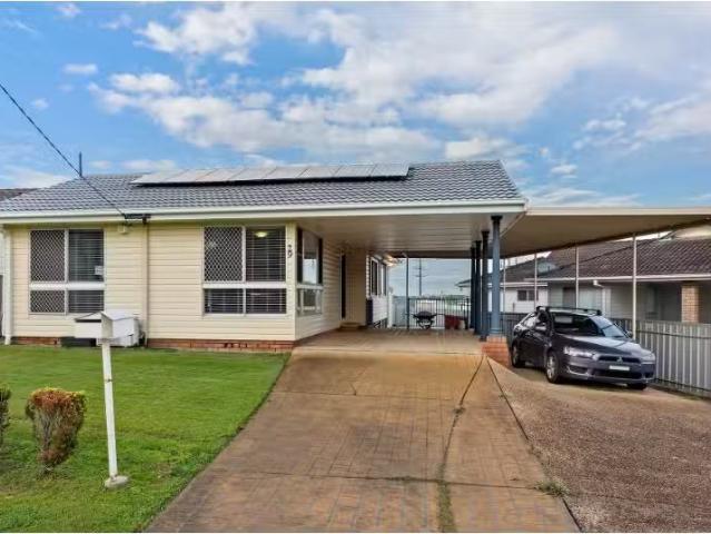 29 Etheridge Crescent, Edgeworth House for rent Listed by Jac.