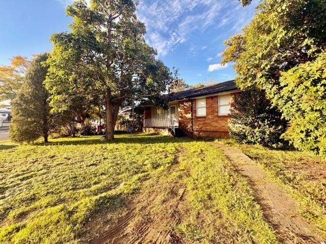 29 Eucumbene Crescent, Heckenberg, NSW 2168 House for Rent Ray White Green Valley Real Estate Agency