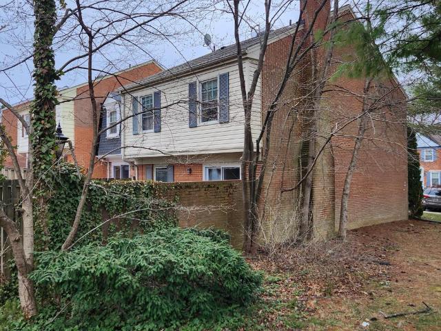 29 Fenceline Drive