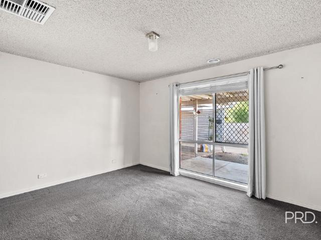 29 Gregory Cres, Lake Albert NSW 2650