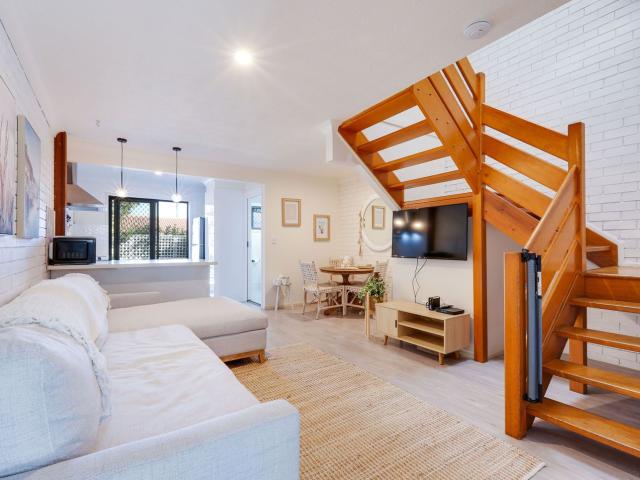 2/9 Havana Key, BROADBEACH WATERS, QLD 4218