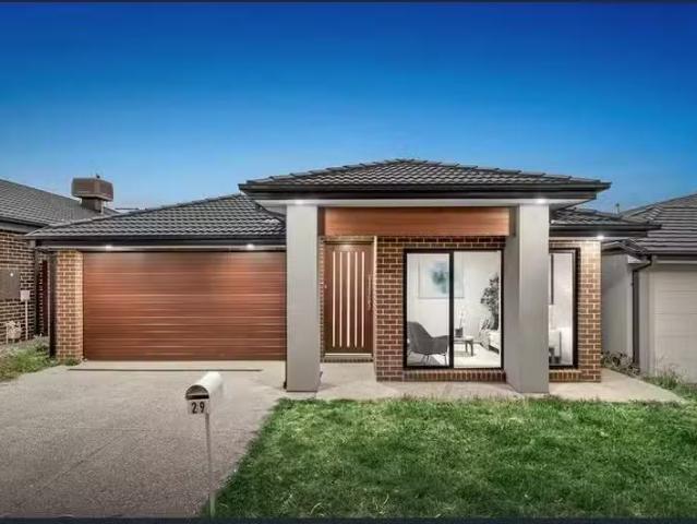 29 Kernot Parade, CLYDE, VIC 3978 House for Rent