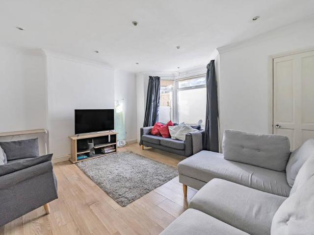 29 Khama Road, London, SW17 0EN, United Kingdom | 4 bed apartment for rent #136748969 | Rentberry