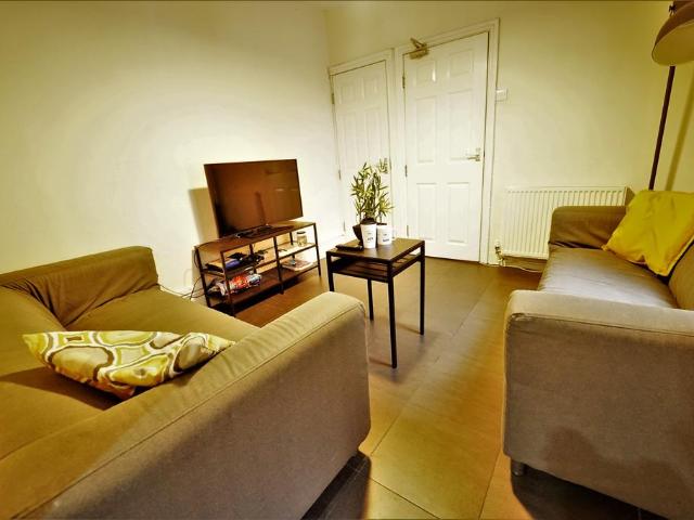 29 Kimbolton Avenue, Lenton. 6 bed house to rent £3,640 pcm £840 pw