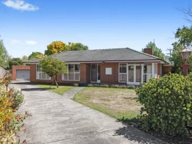 29 Lake St, Wendouree VIC 3355 House For Lease