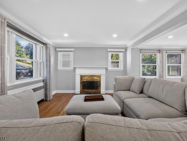 29 Laurel Ave