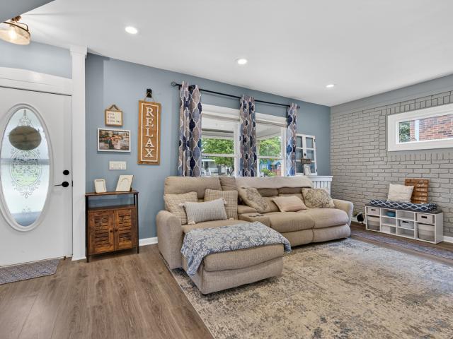 29 N Ahrens Avenue