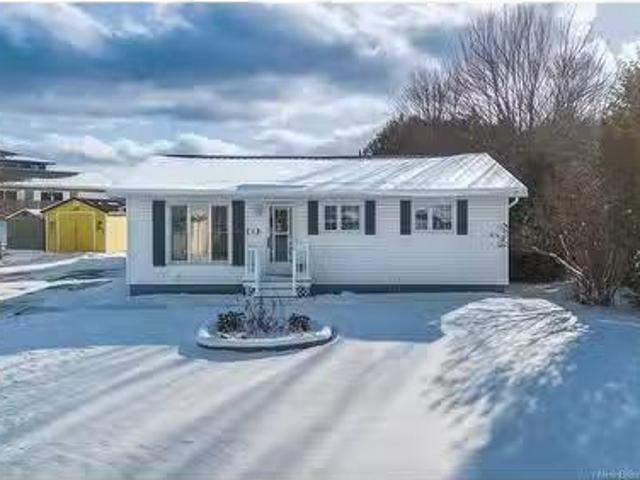 29 Nason Cres, Oromocto, NB, E2V 1K2 house for sale Listing.