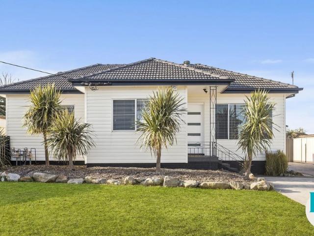 29 noble parade, lake heights nsw 2502