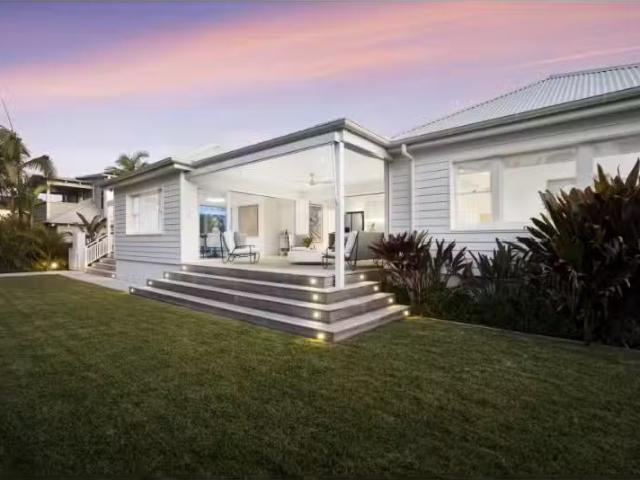 29 Ocean View Road, Freshwater House for rent Listed by Trent.