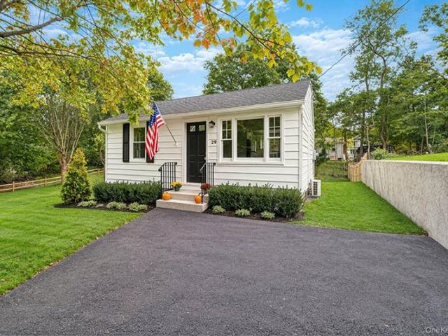 29 Overhill Rd, Rocky Point, NY 11778