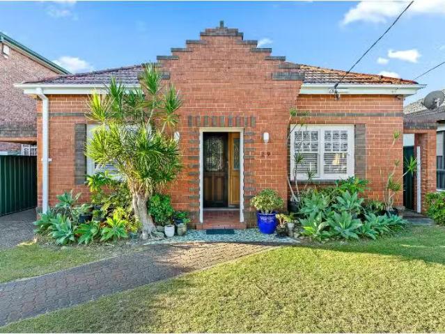 29 Pasadena Street, Monterey House for rent Listed by Riley C.