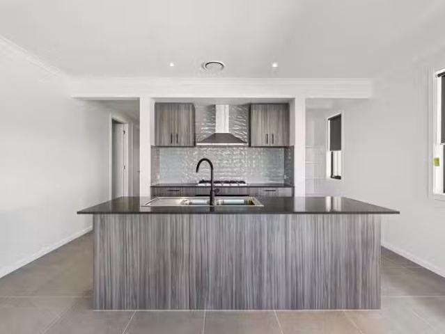 29 Peach Avenue, Greenbank, QLD 4124