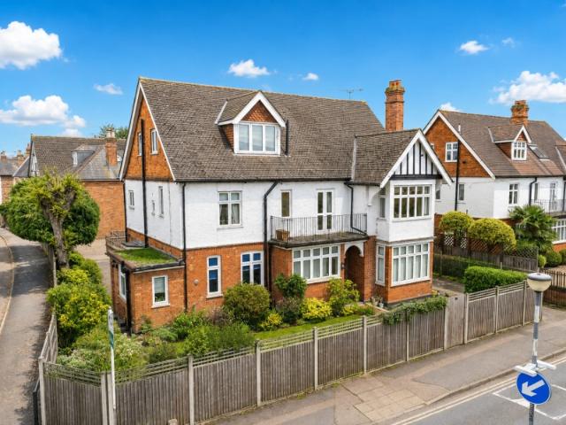 29 Portmore Park Road, Weybridge 2 bedrooms Property for lettings Seymours