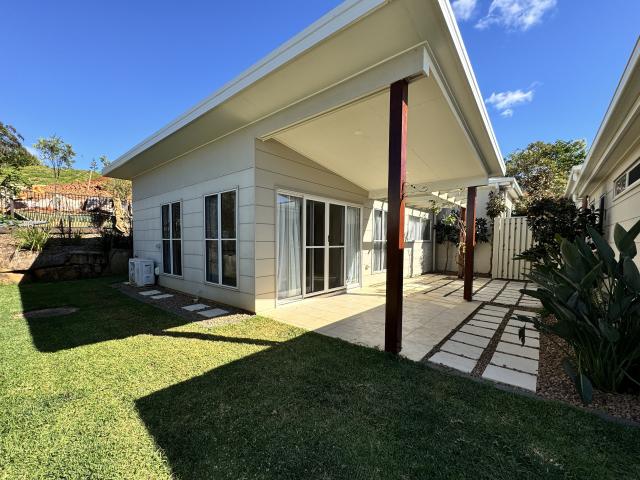2/9 Red Berry Ln, Woombye