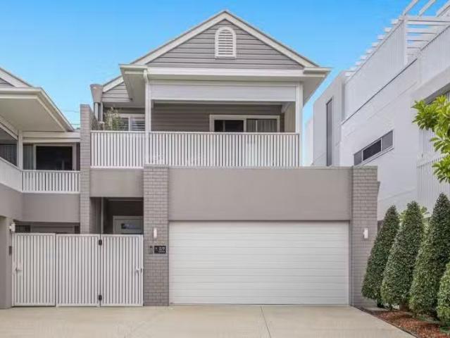 2/9 Sapphire Street, Hollywell, QLD 4216 House for Rent