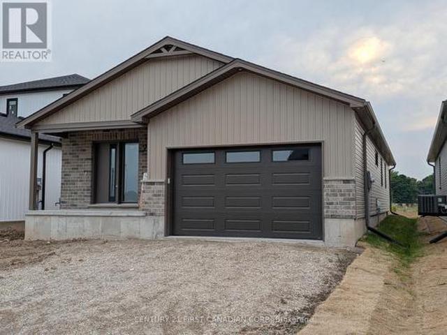 29 Sheldabren Street, North Middlesex Ailsa Craig, ON, N0M 1A0 house for sale | Listing ID X13650 | Royal LePage