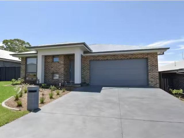 29 Stevenson Way, ORANGE House for rent Listed by Belle Prope.