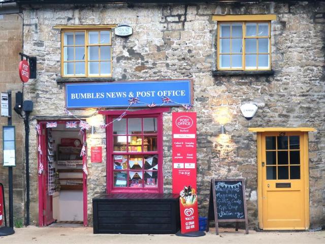 29A Lower High Street, Burford OX18 4RN 1 bed penthouse to rent £1,250 pcm £288 pw
