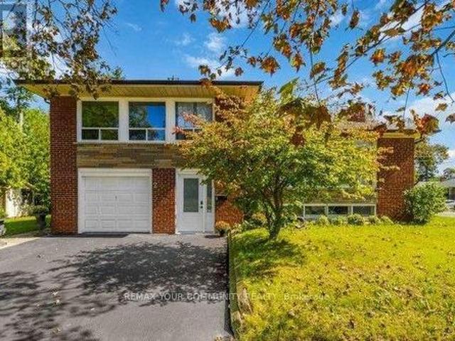 2 Munhall Road, Toronto, ON, M9P 1P9 house for sale | Listing ID W13885 | Royal LePage