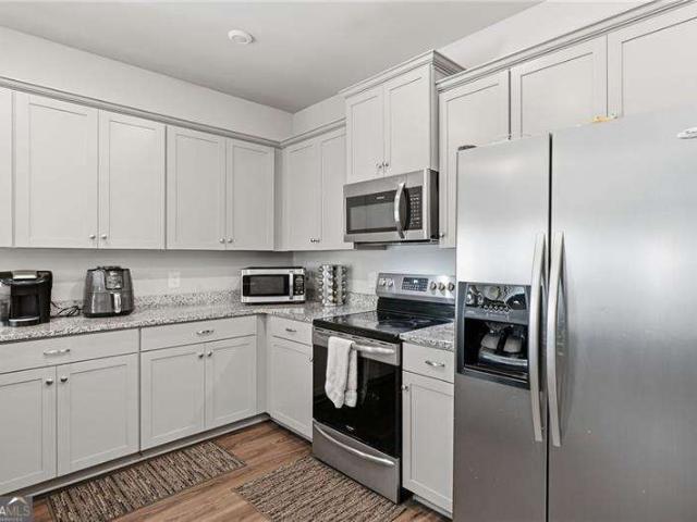 2 Macintosh Drive NE