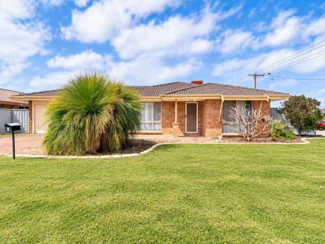 2 Mackay Place, COOLOONGUP, WA 6168