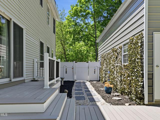 2 Magnolia Lane