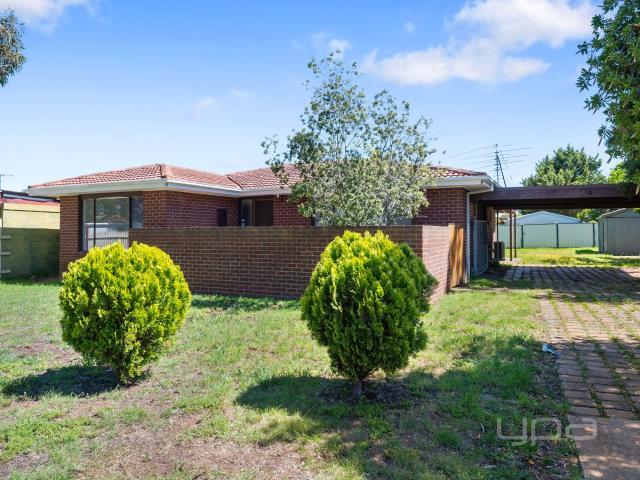 2 Madeleine Place, Melton West