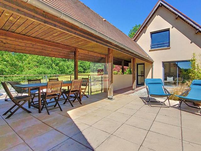 2 Maisons contemporaines. VUE. CALME. 5 Chambres, 4 salles d'eau. Jardin environ 1ha