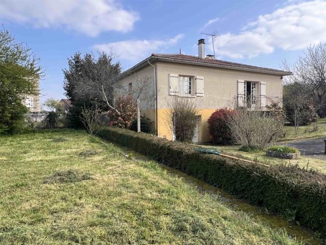 2 Maisons Avec Terrain Attenant 148m² Confolens