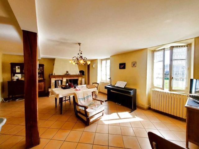 2 MAISONS DANS LA COMMUNE DE CAUMONT