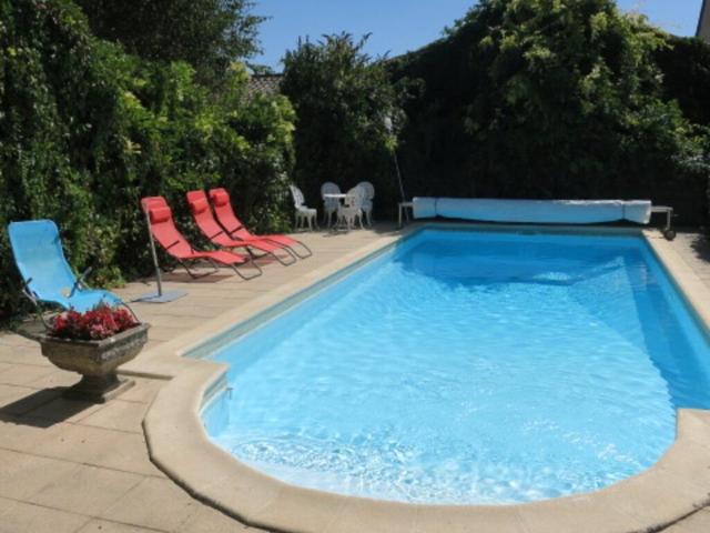 2 Maisons, piscine, garage et terrace avec commerces a deux 273m² Villefranche de Lonchat