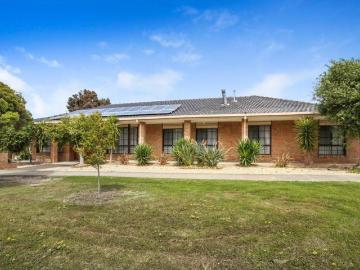 2 Malibu GroveTaylors Lakes VIC 3038, Australia
