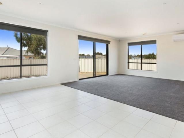 2 Mallee Place Epsom VIC